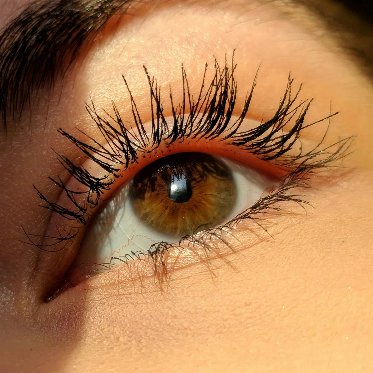 Come allungare le ciglia naturalmente con il mascara