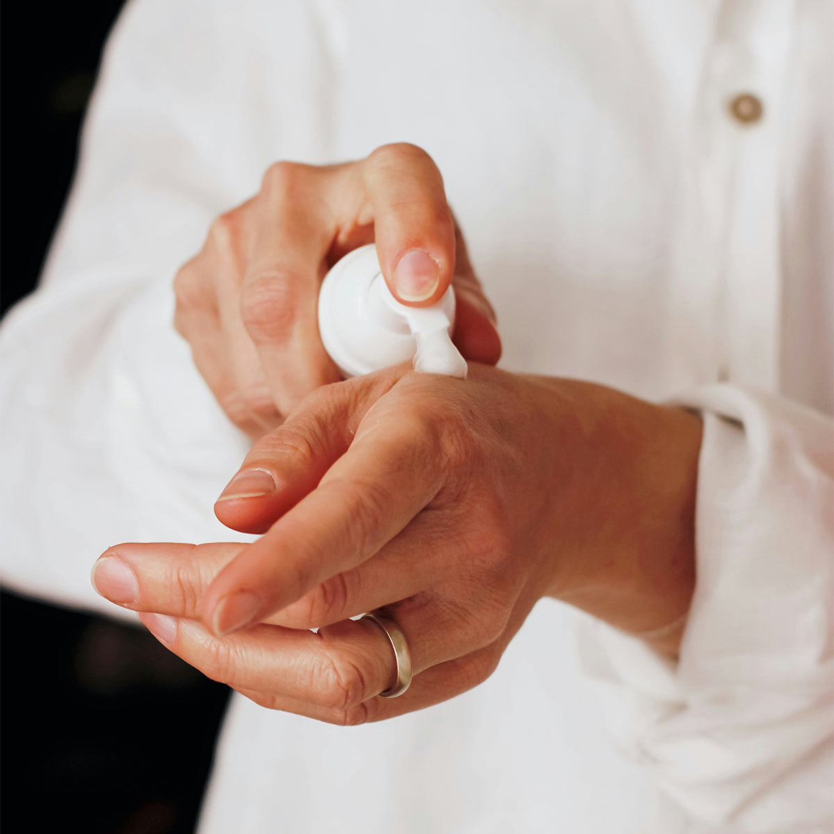 Idratazione e trattamenti antimacchia per mani sempre perfette
