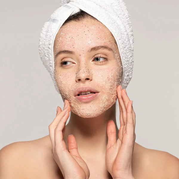 Beauty routine estiva per il viso: esfoliazione e nutrimento